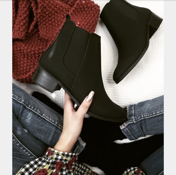 🚨//Winter Lovin// ankle boots - Picture 3 of 6